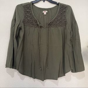 Medium Bell Sleeve Top